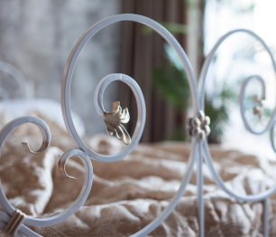 Кованая кровать Афина 1.4 с двумя спинками